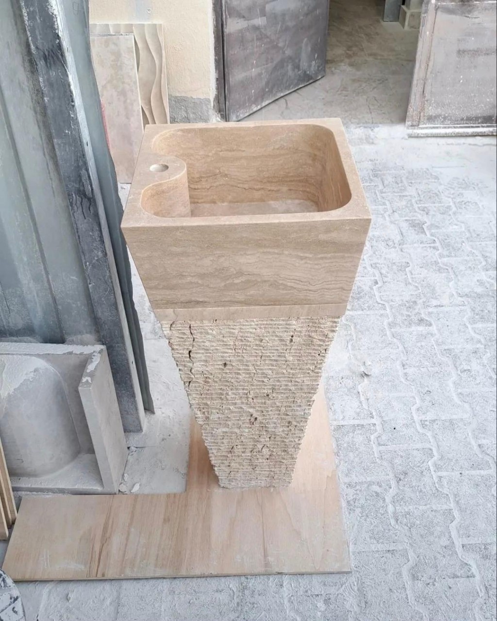 Traverten Köşeli Dikey Lavabo